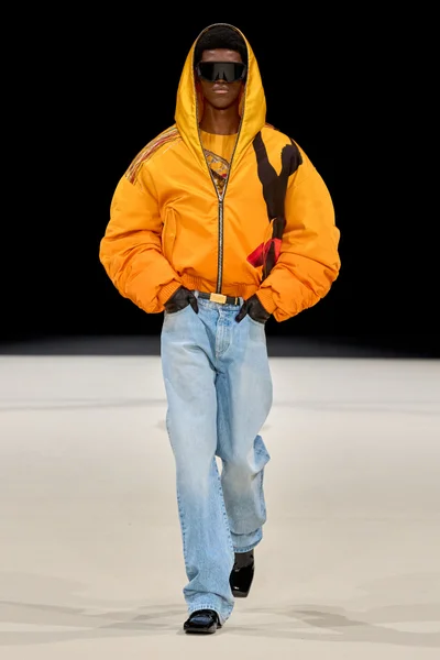 Look 32